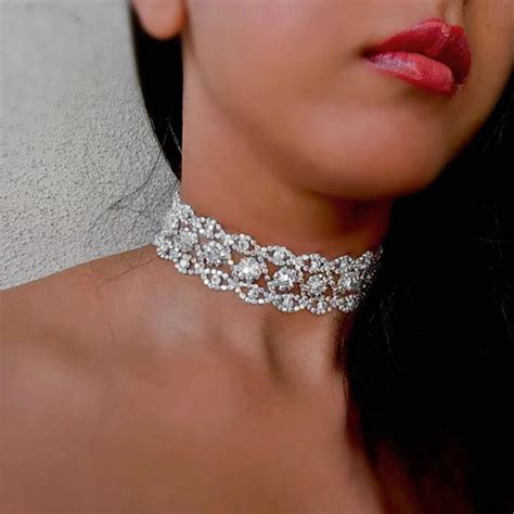 Choker necklace with geometric studs 